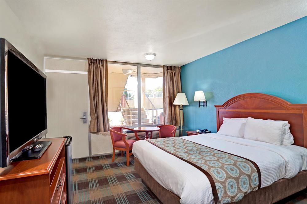 Super 8 By Wyndham Nashville Downtown Buitenkant foto