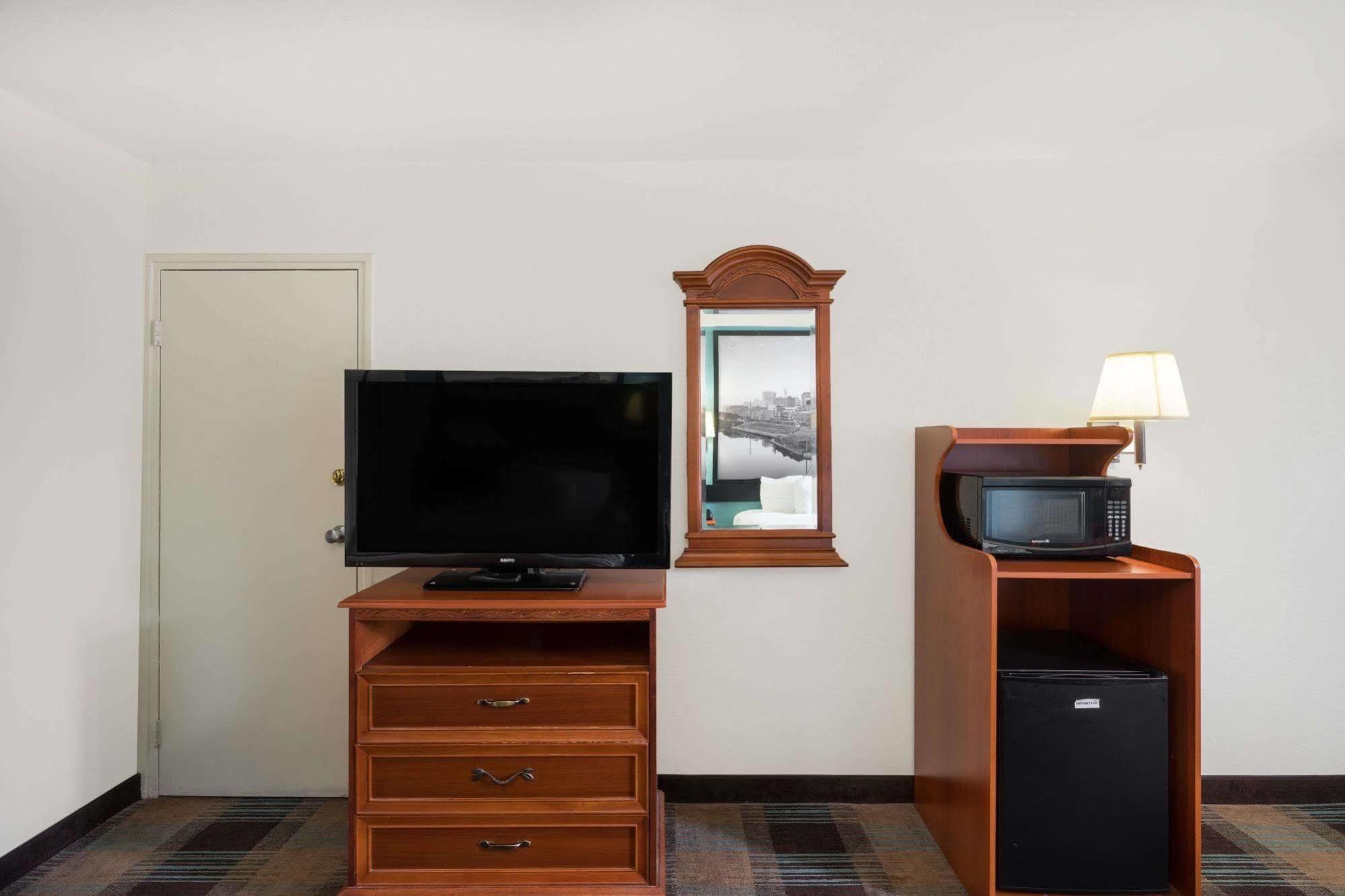 Super 8 By Wyndham Nashville Downtown Buitenkant foto