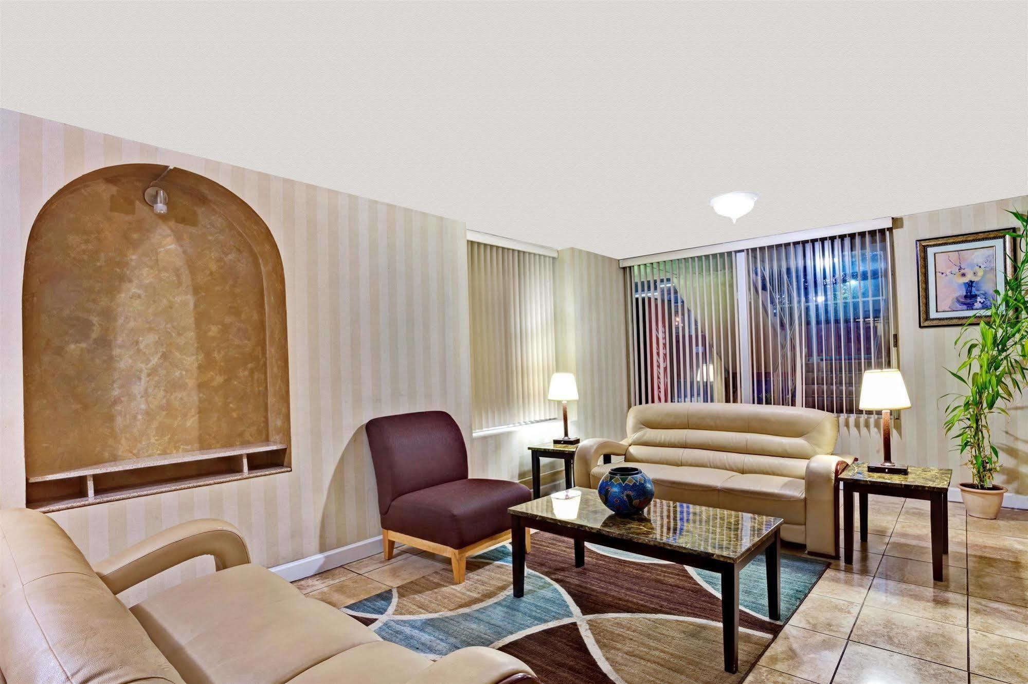 Super 8 By Wyndham Nashville Downtown Buitenkant foto