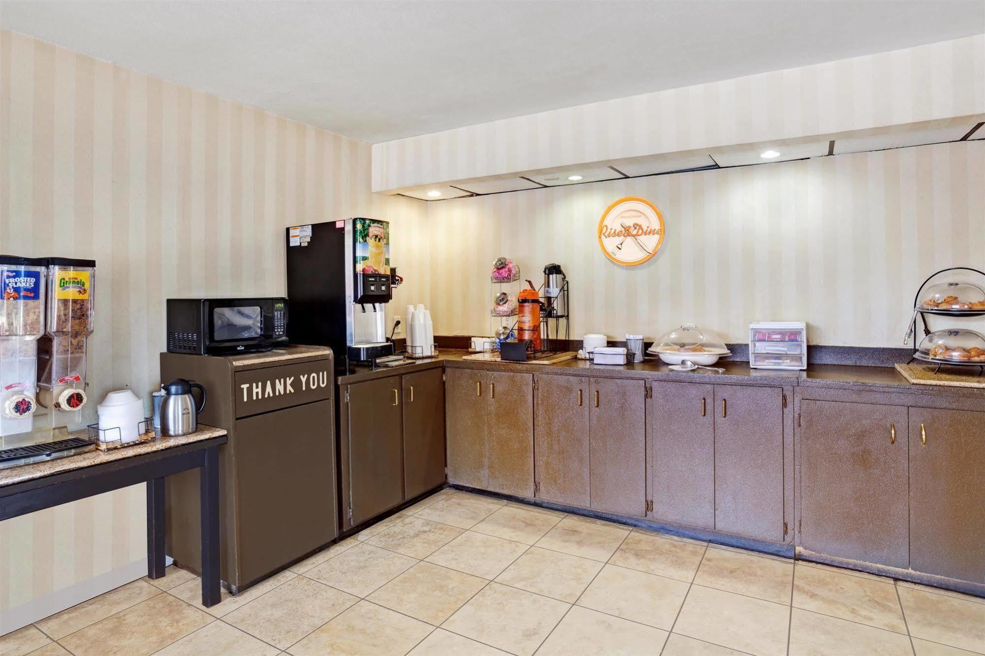 Super 8 By Wyndham Nashville Downtown Buitenkant foto